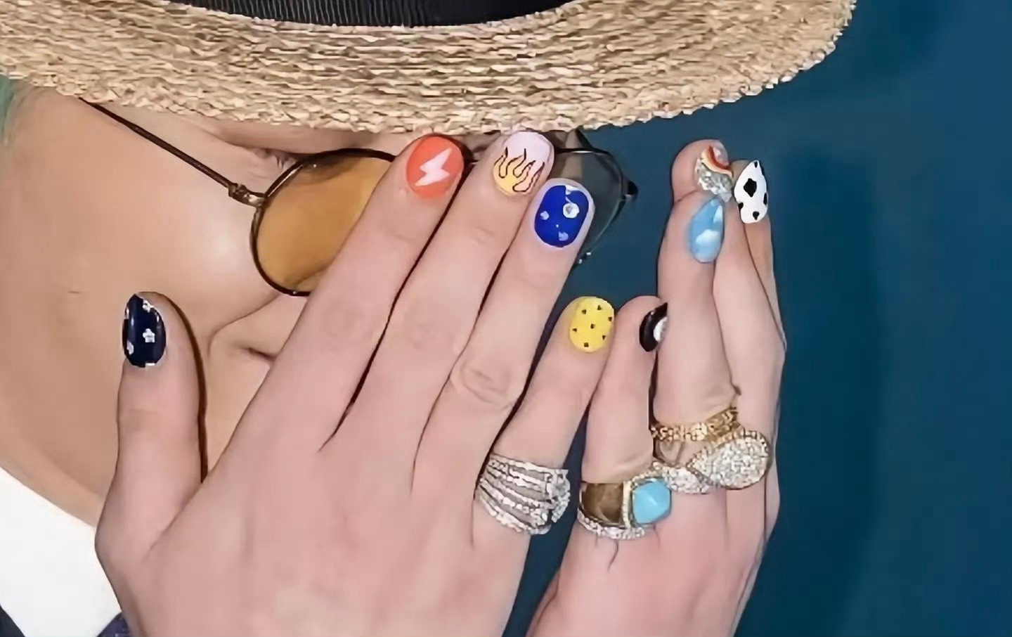 GD级审美 是时尚界的“王者级”！他的造型从头发到美甲处处是严选细节，成套搭配风