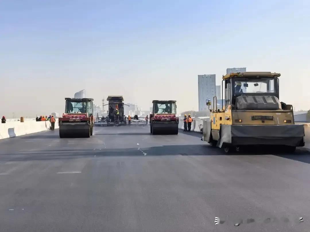 工业北高架东延这个沥青非得这时候铺设吗？等明年气温高点铺设不好？

反正等了那么