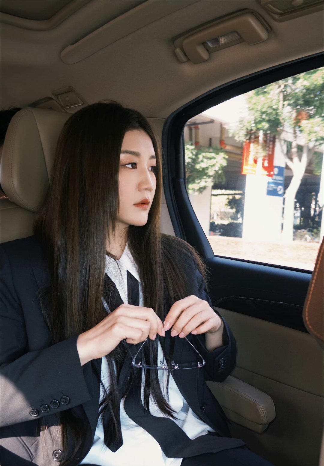 陈梦焦糖风味造型陈梦的焦糖风味造型堪称颜值与气质的双重暴击，暖融融的焦糖发色适配