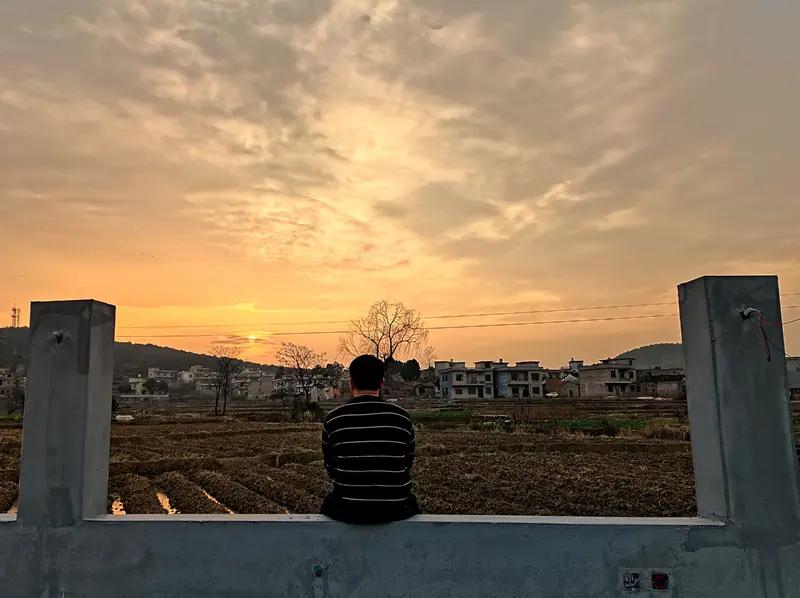 熟悉的声音，难忘的笑脸，虽然不见，都在想念。愿我们彼此保重，祝每天都快乐，健康，