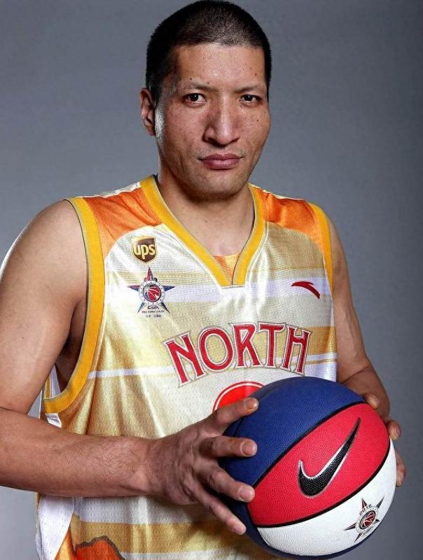 巴特尔NBA只打46场，为何退休后还能终身领钱？
很多人提到职业运动员，想到的是