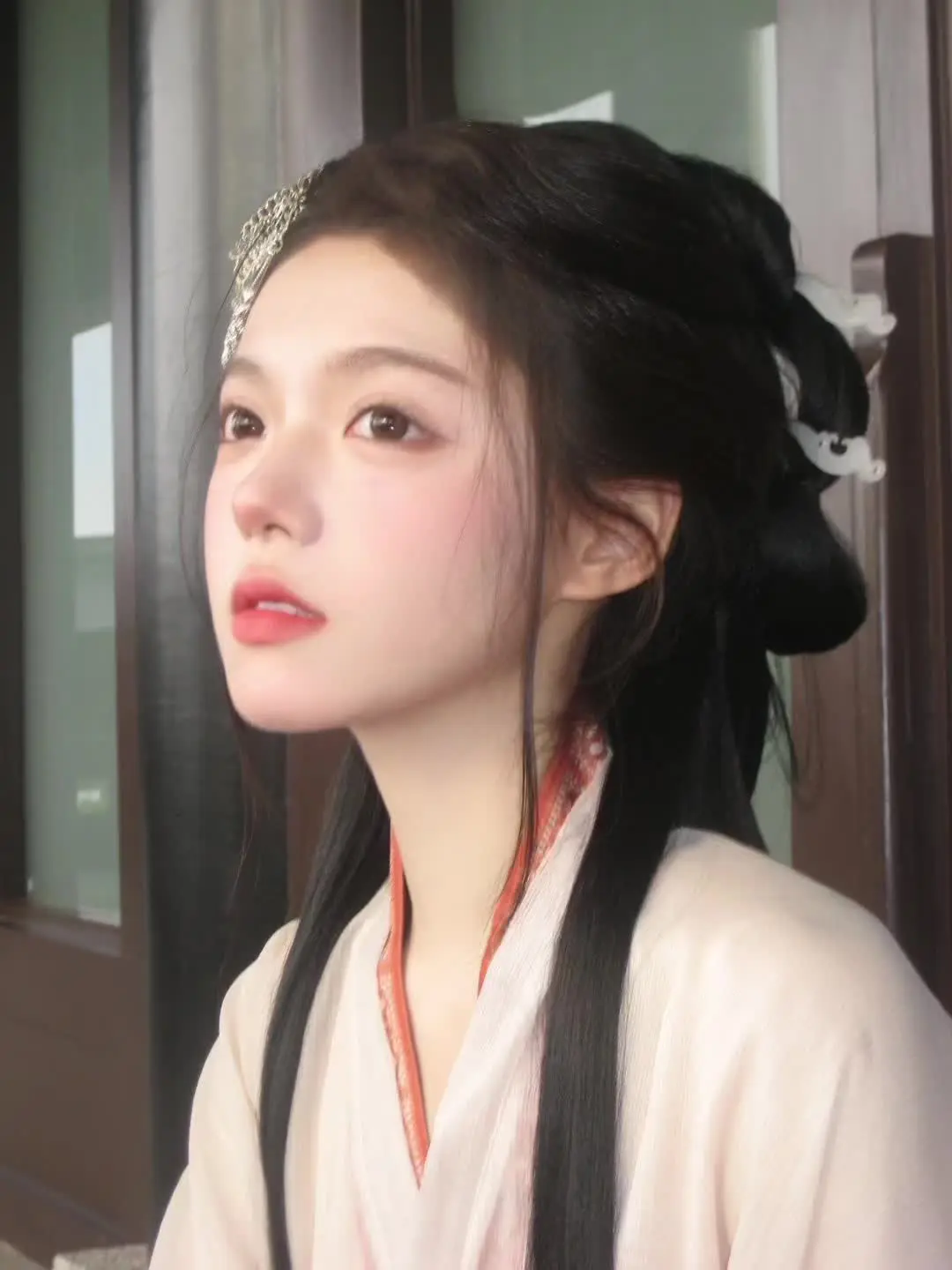 没有爱的话 这一生也太长了 如果有爱的话 又太哽咽了