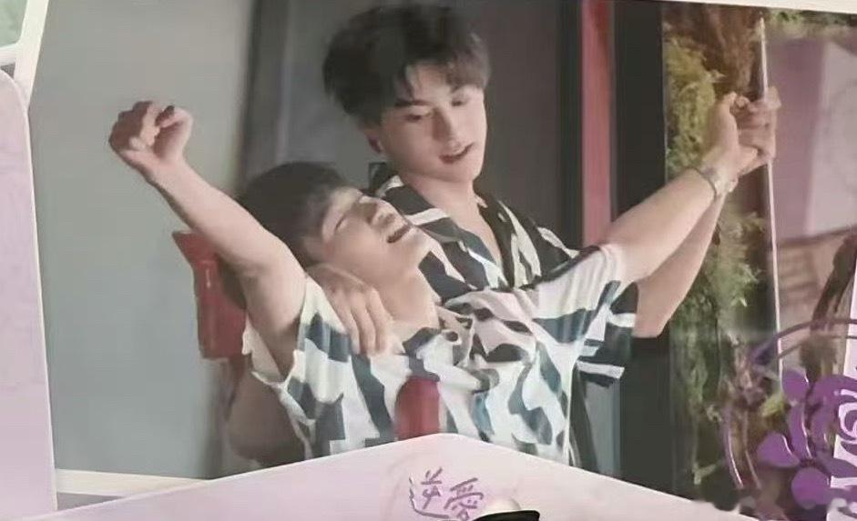 我要看这段花絮zwj你听到没。。。😭 