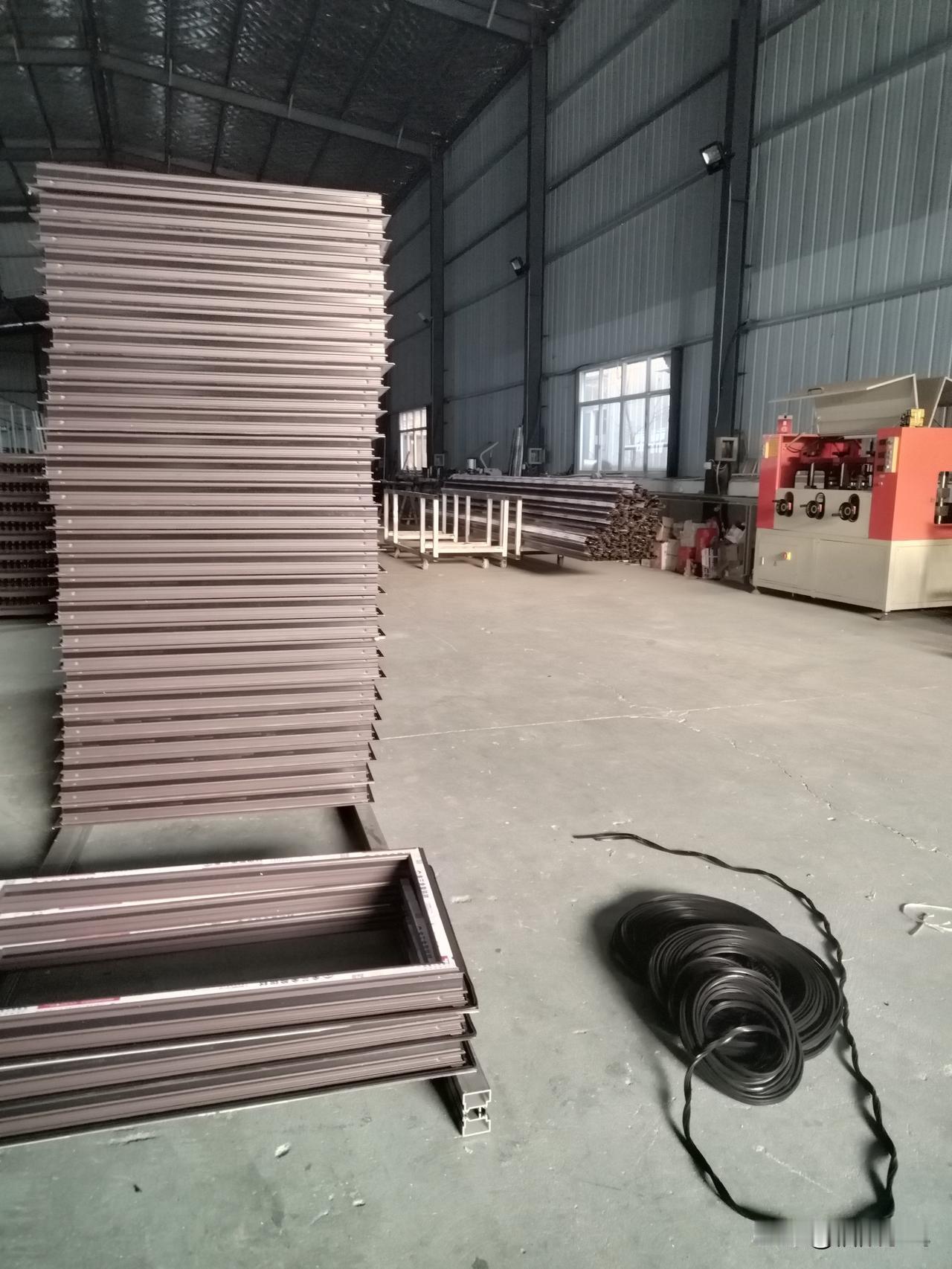 明明招的日结工，却逼我干满3个月！不交社保还扣工资，工厂这套路太恶心人了！
 