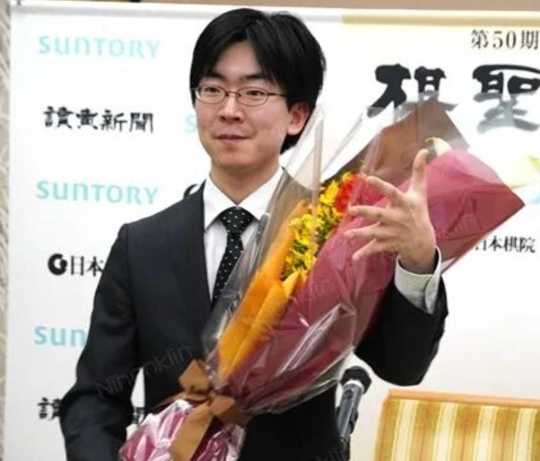 虎虎生威~虎丸十段战拿到赛点


日本第64届十段战五番棋挑战赛，芝野虎丸九段2