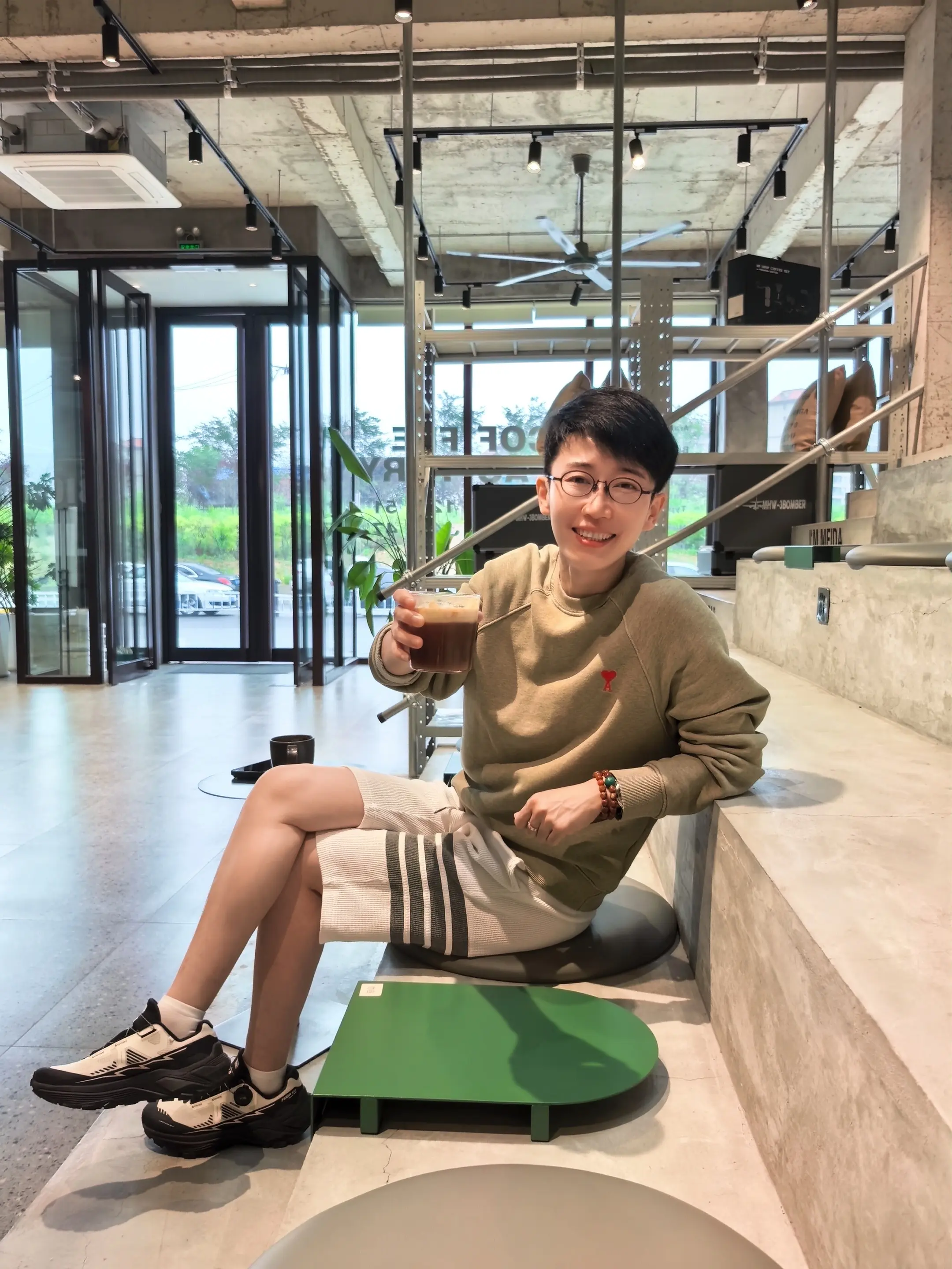 愿我们穿越悲喜，学会平淡从容！咖啡
