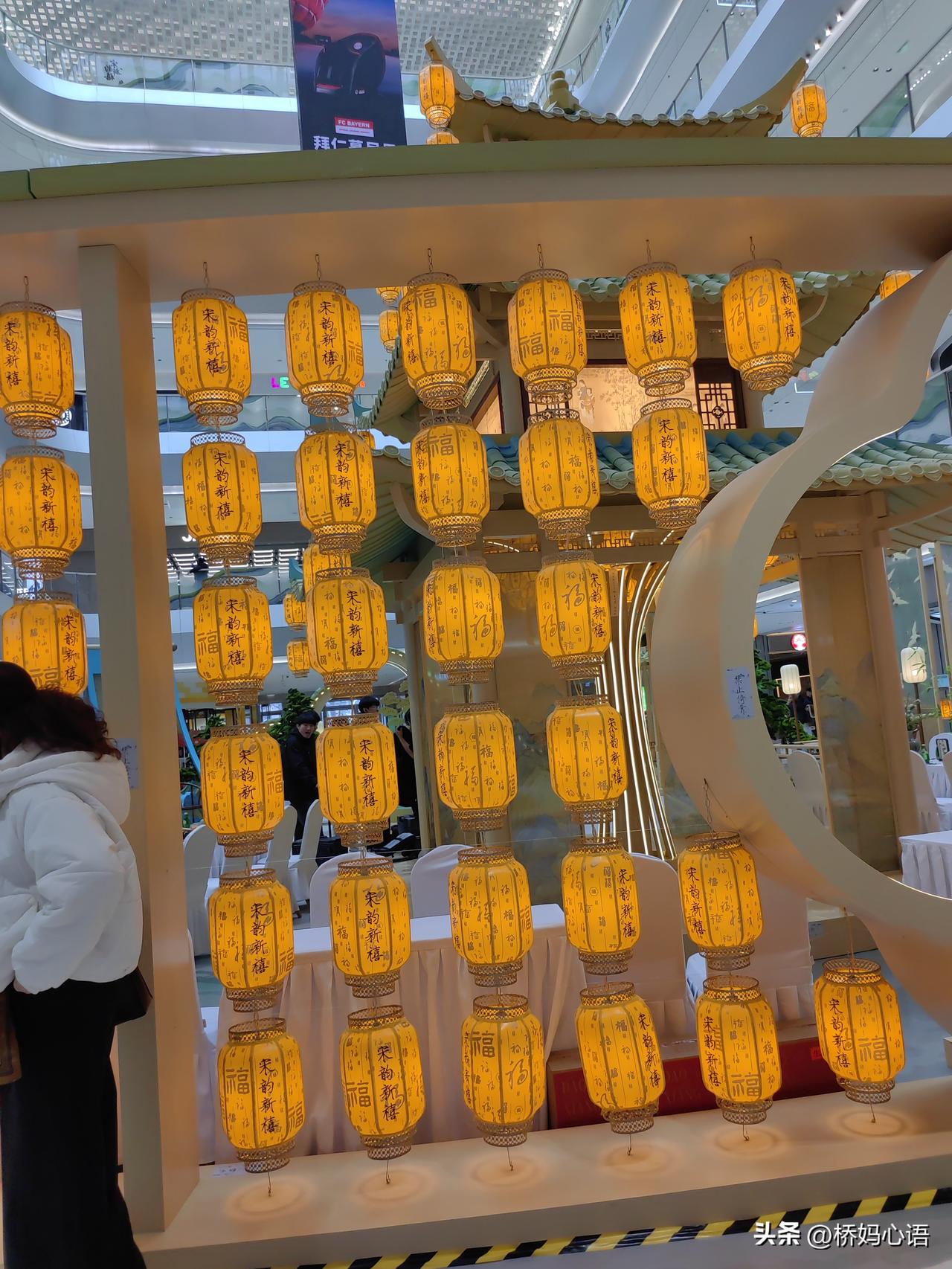 金价又涨了，我跟老公说，要不然咱也买点儿？老公坚决不同意。

去年8月份的时候，