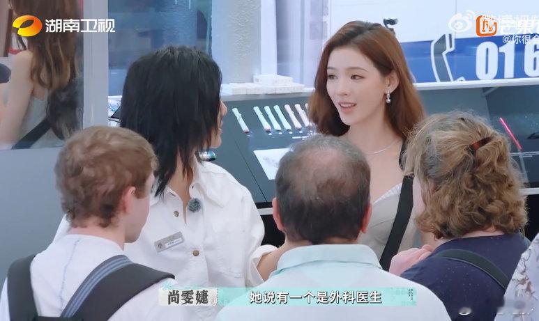 丁禹兮张予曦的剧火到了法国 双向奔赴的粉丝与偶像！法国粉丝追《韫色过浓》见张予曦