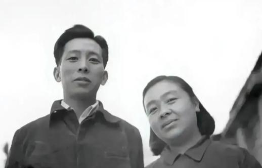 1937 年延安惊起议论！女作家丁玲恋上年轻下属，对方仓促结婚，婚后不久坚决提出