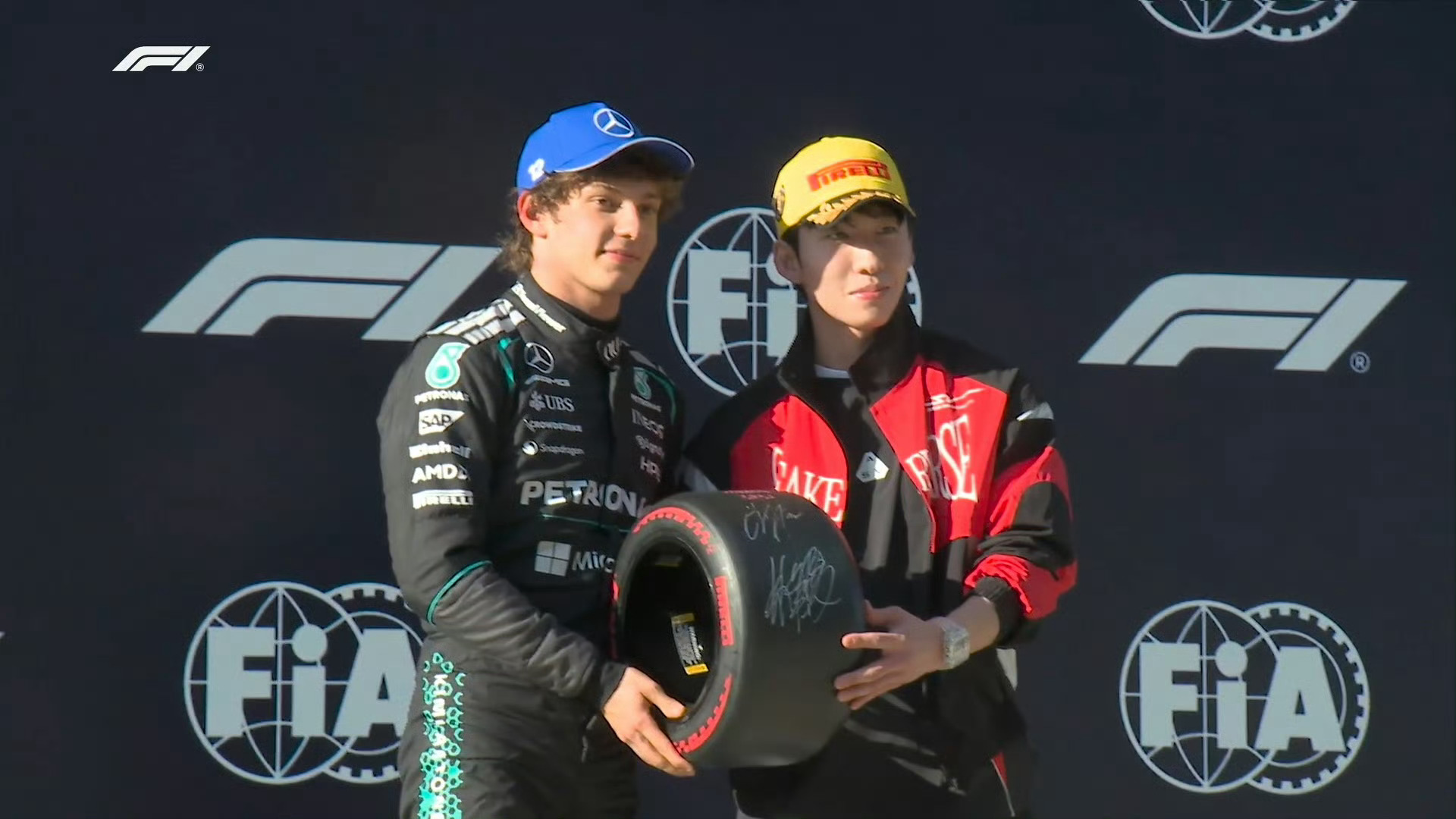 安东内利夺生涯首个杆位，他也是F1历史上最年轻的杆位得主！颁奖人大家很熟悉哦，林