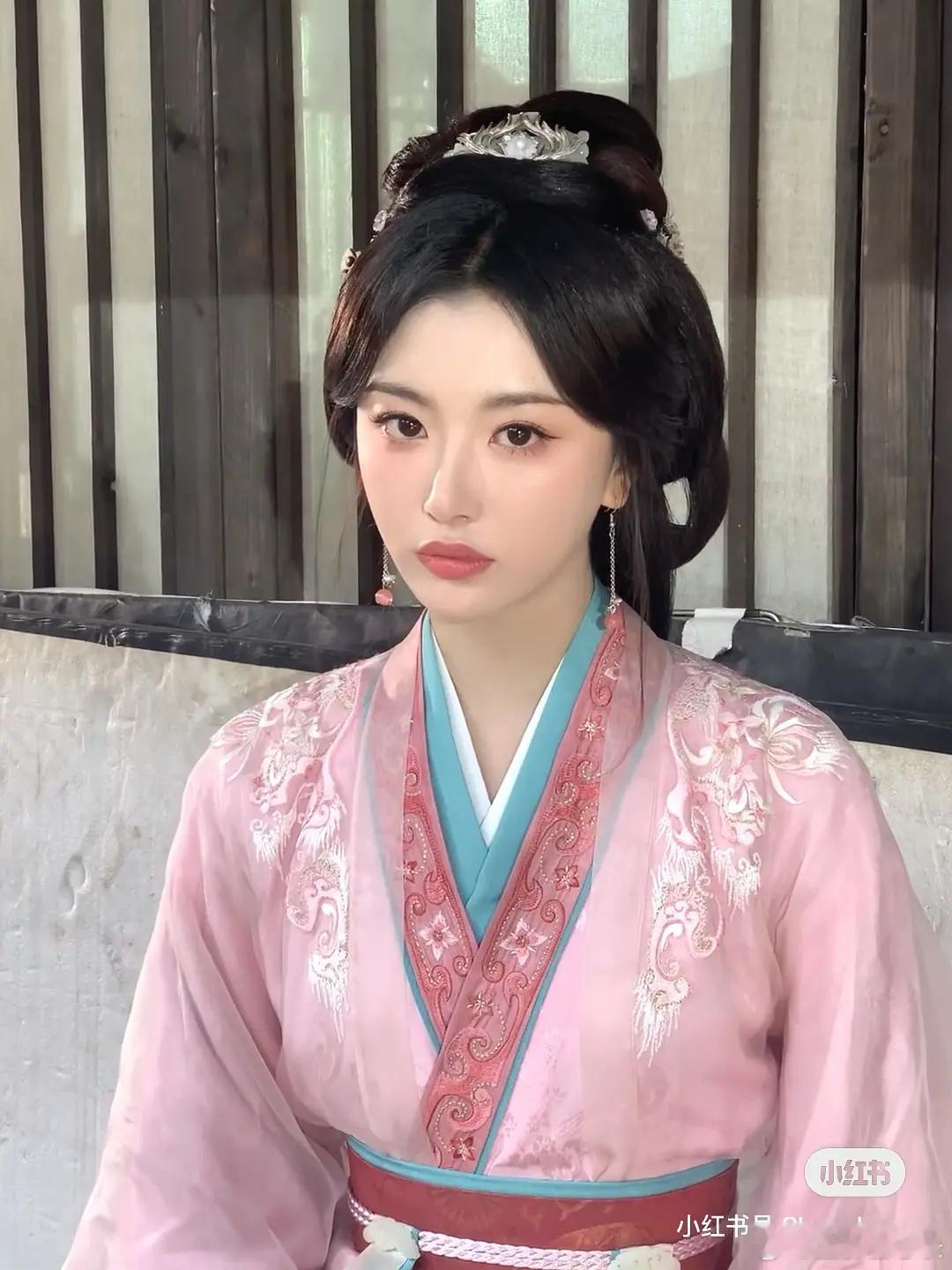 孔雪儿怎么和邪恶水蜜桃时期长得不一样了？ 