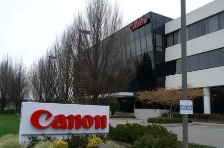 三星、东芝走了，把生产线搬去了越南。阿迪耐克也走了，将工厂搬到了越南，现在就连佳