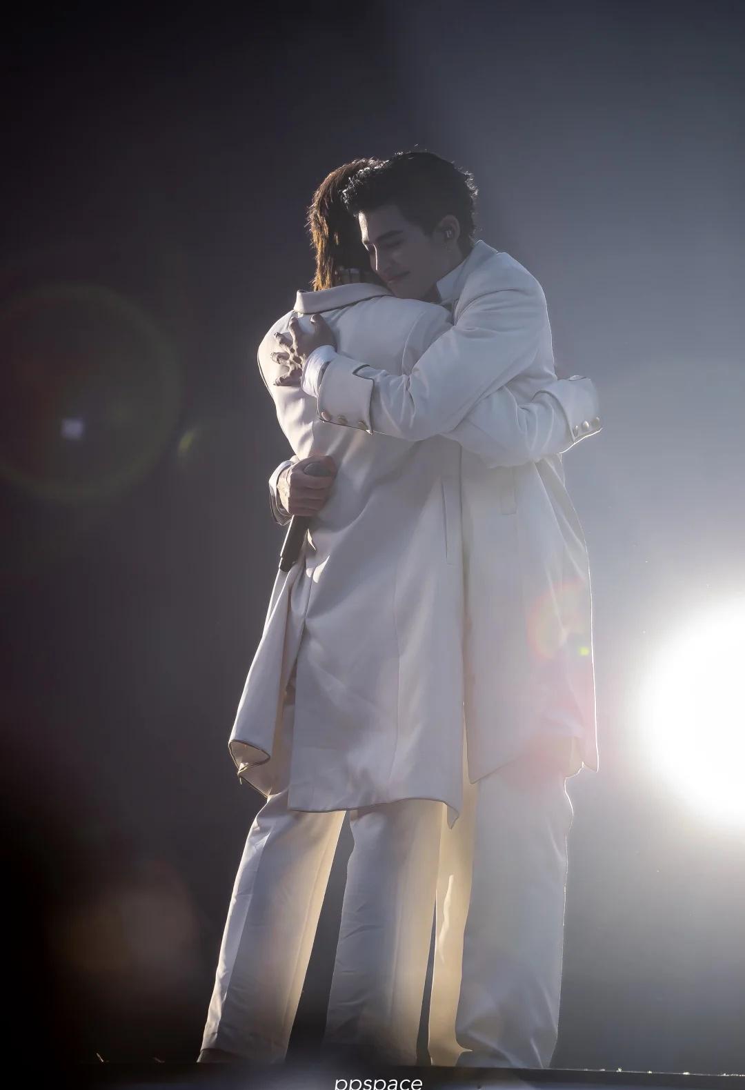 nrv看起来真的好幸福🥰🥰
虽然不给妈妈看很多私下，但是如果你们两一直幸福的