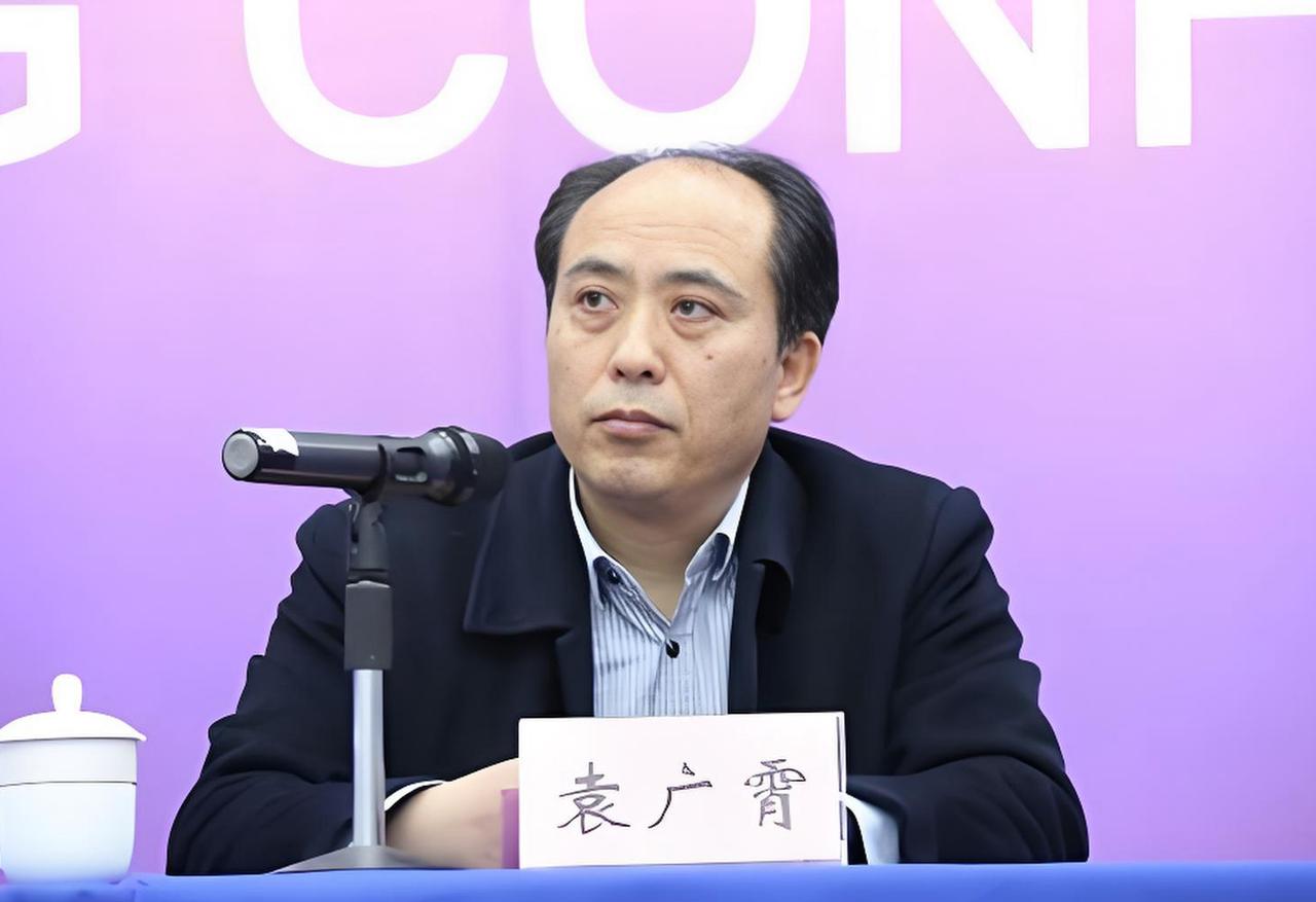 听山东青岛的朋友说，在即墨区工作的老袁下来了，他在当地小有名气。我以前见过老袁一