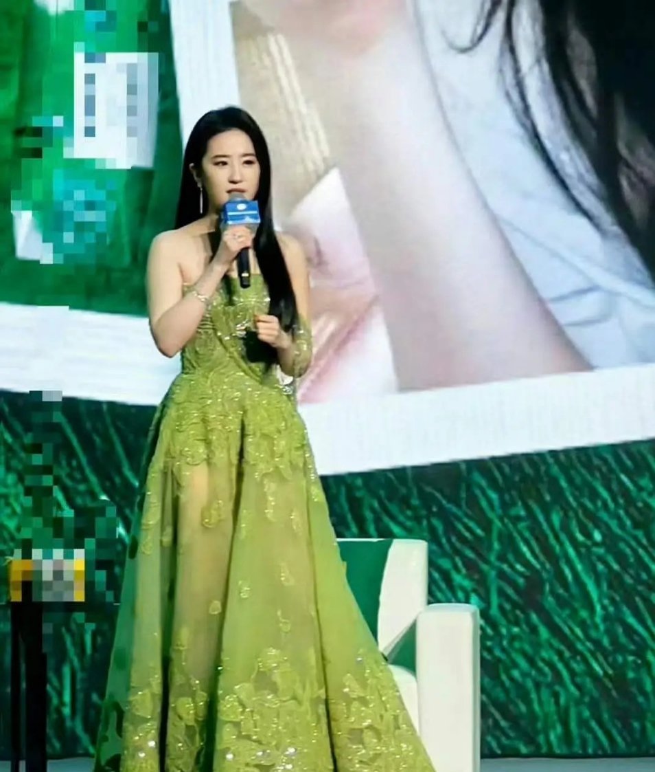 今晚刘亦菲直播生图状态太绝了！神仙姐姐不愧是神仙姐姐，颜值依旧能打，气质更是出众