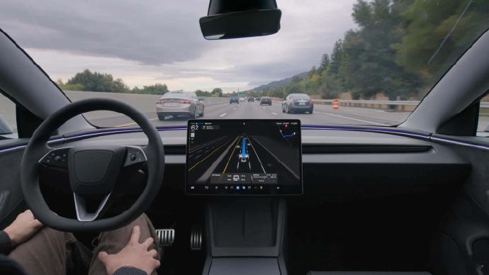 马斯克承认特斯拉HW3无法做到无监督FSD 马斯克提到，如果只靠服务中心来升级，