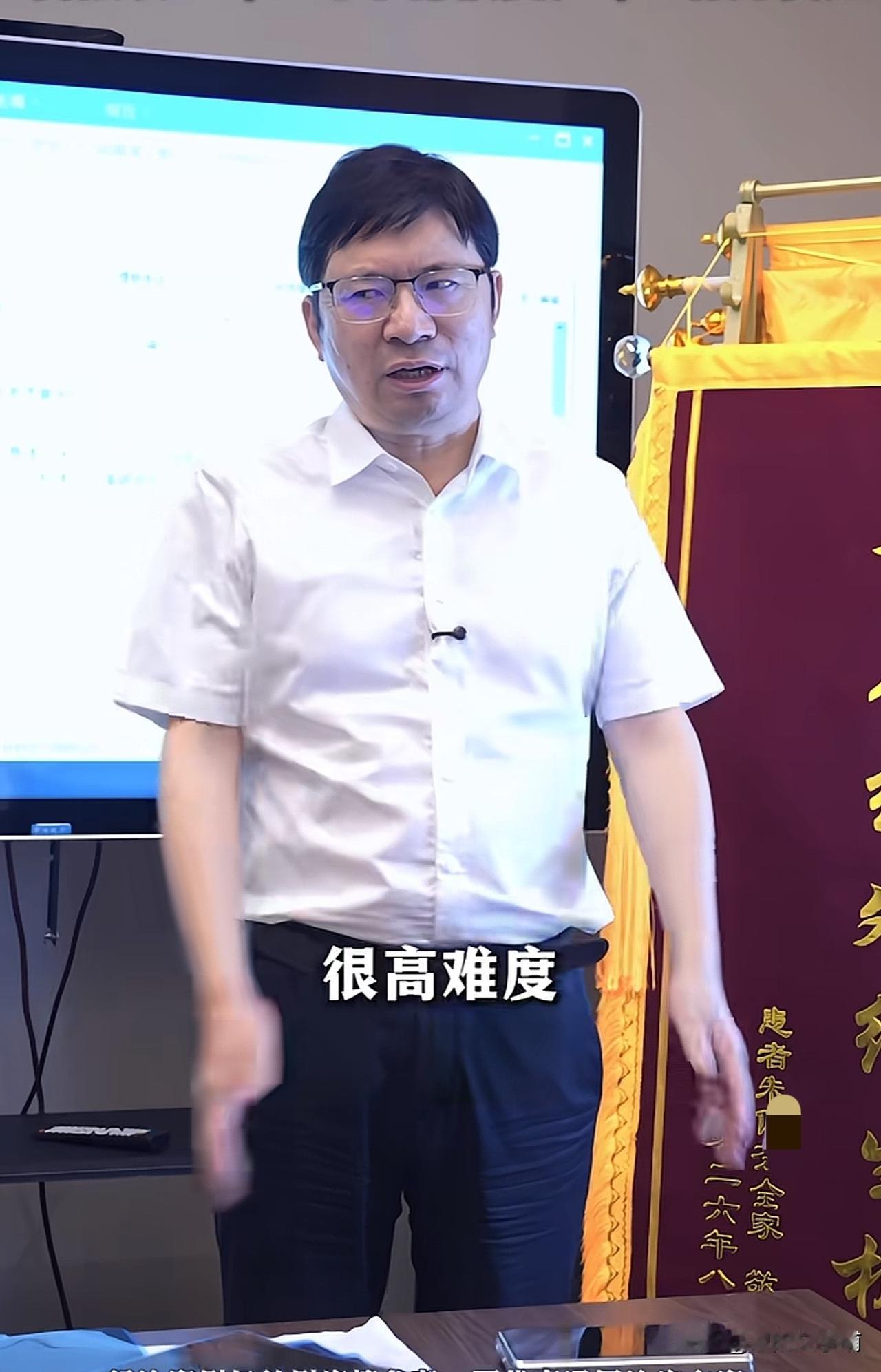爸爸卖房几百万，要带2岁女儿去法国治病，
当小白鼠！高主任说：不建议，
能活下来