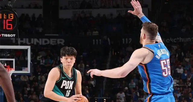 首个三分+单臂空接！杨瀚森再闪耀：生涯得分超周琦