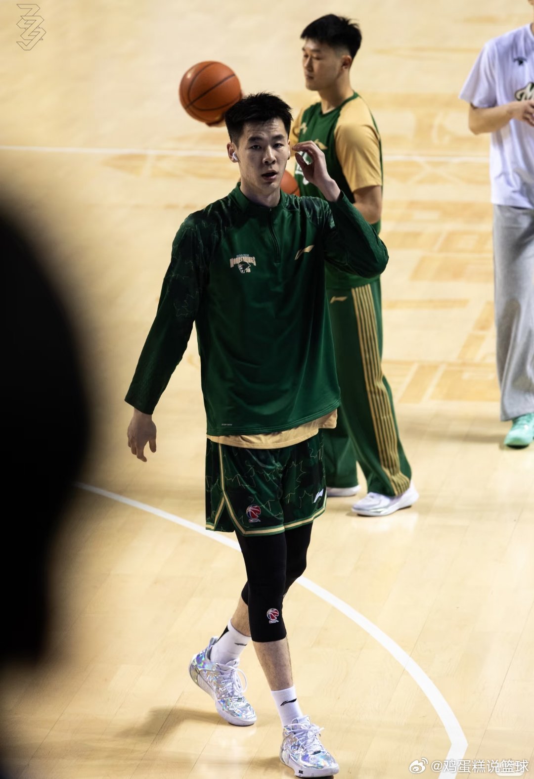 CBA 南京同曦将在今年夏天争取交易掉上赛季CBA本土得分王郭昊文，目前多支球队