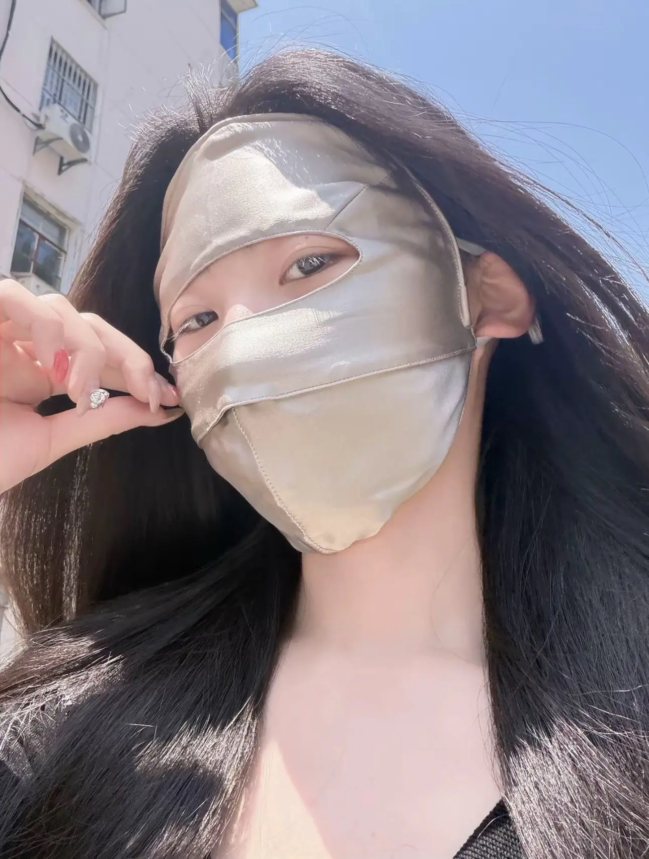 歌老了，姐也老了，歌还是当年的歌，姐已经不是当年的姐了；眼袋有了，鱼尾...