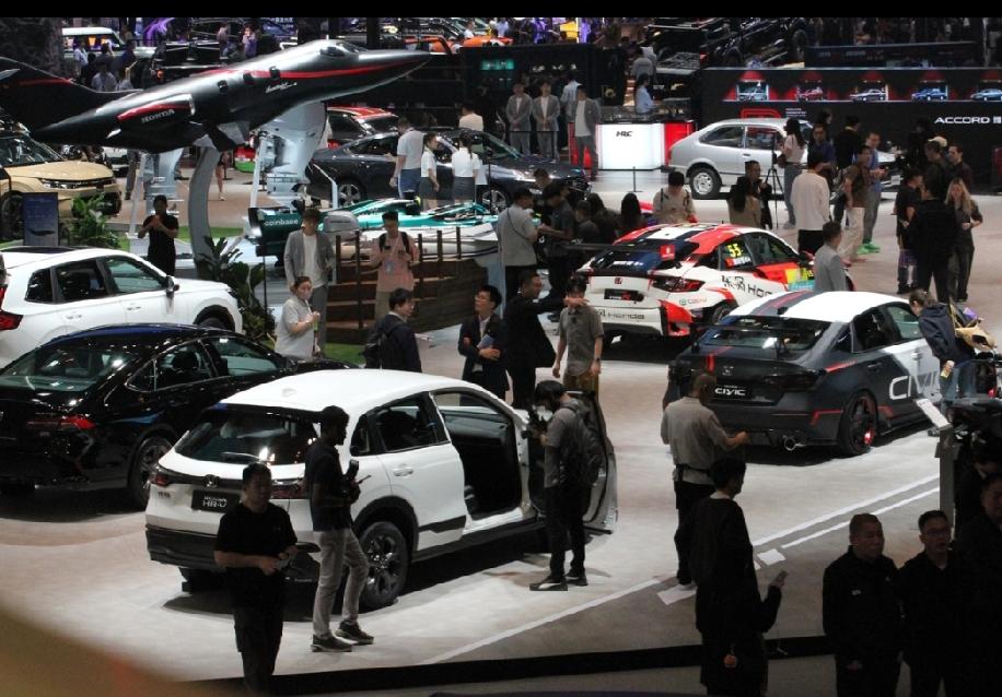 全球最大车展上，传统豪华品牌竟然被年轻人“嫌弃”了？这究竟是怎么回事？
2026