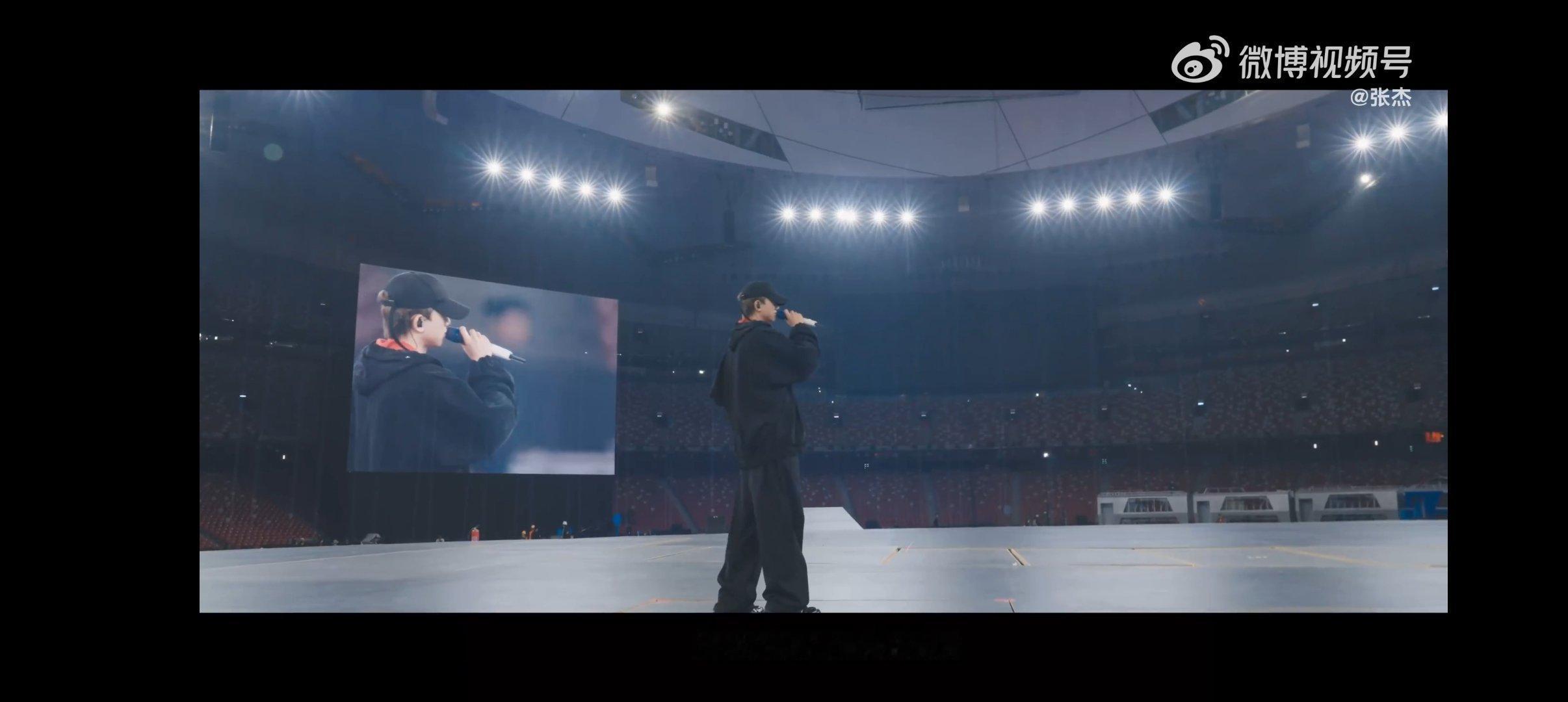 张杰鸟巢工作人员有四百多人 1年28场鸟巢演唱会，新鲜的歌单，震撼的舞美，创新的