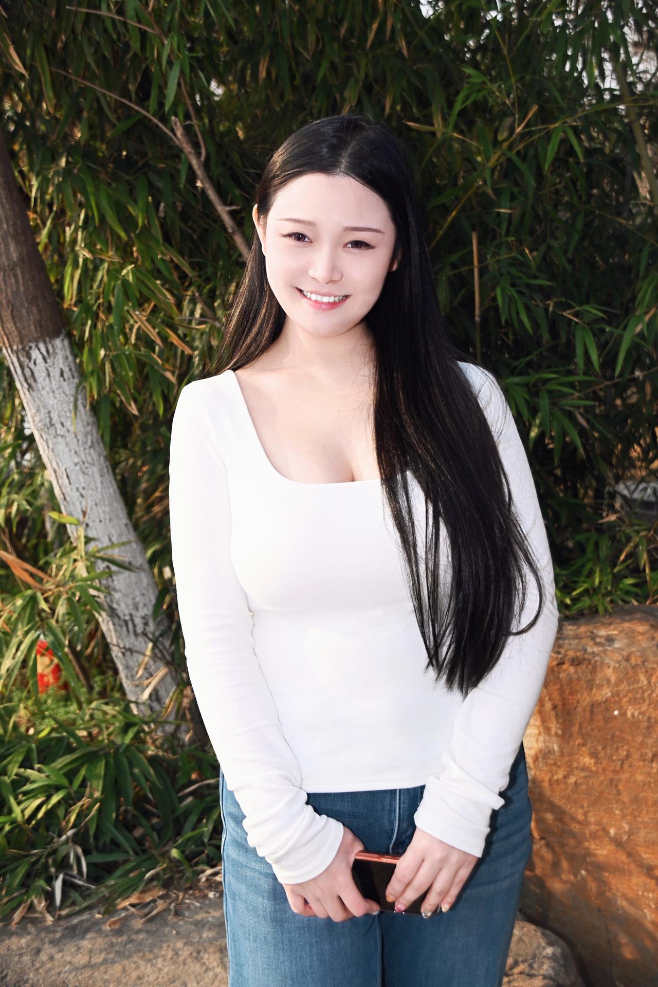 📷：尼康z30
✨：神牛480
预设：玩具10
丰满女生 纯欲天花板 肉肉女孩