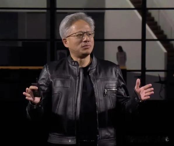 一向以皮衣造型示人的黄仁勋，此次竟脱下标志性皮衣，换上了唐装。这一别样装扮瞬间吸