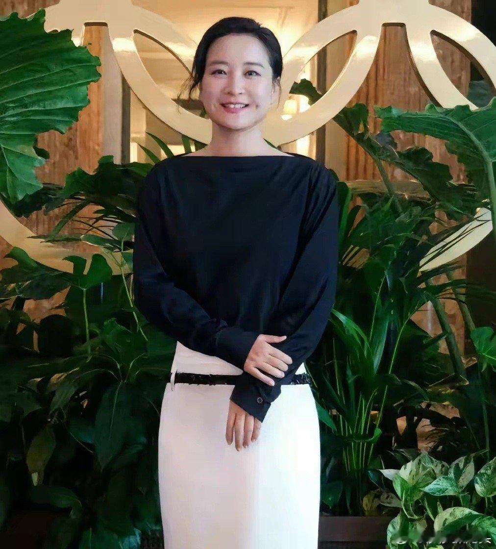 42岁的贾玲给天下所有女生，上了一课，那就是：无论你多有才华，多优秀，也一定要对