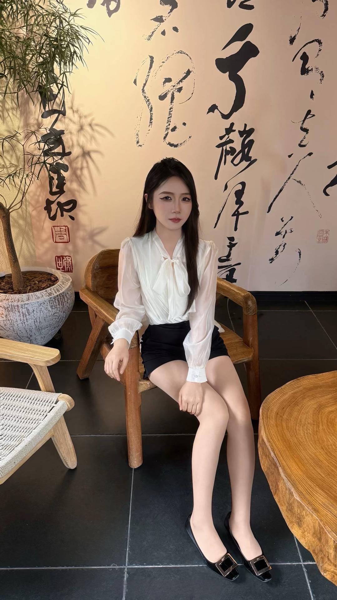 穿搭日分享美女穿搭服饰 如何挑选和搭配丝袜? 轻运动袜推荐