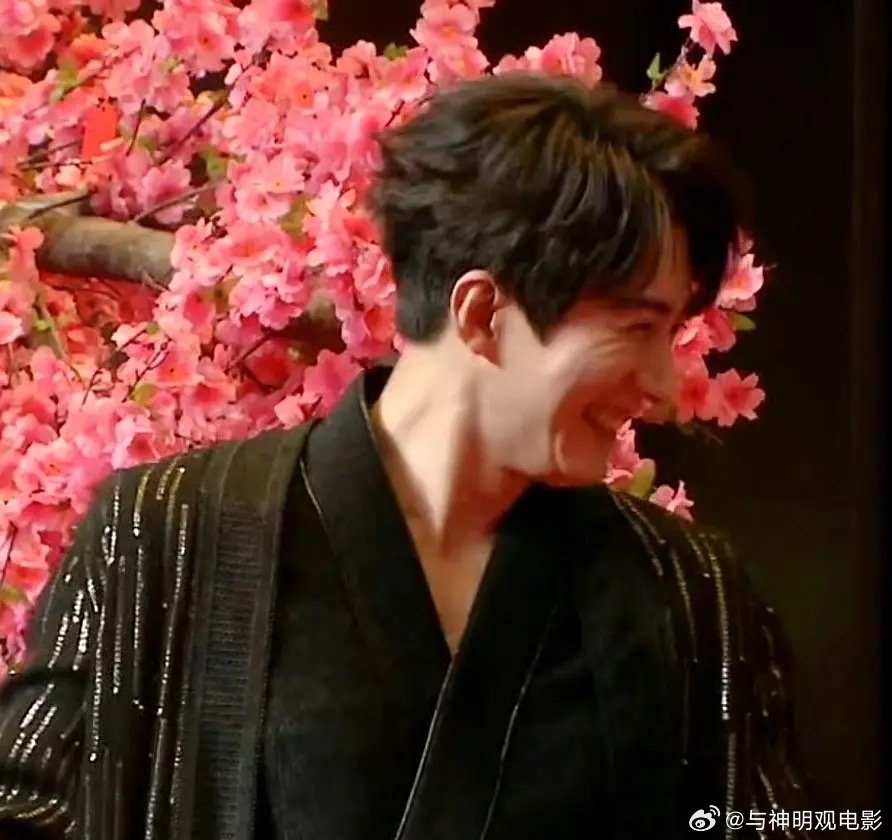 笑起来有褶子赛道人又增添一枚[允悲] ​​​