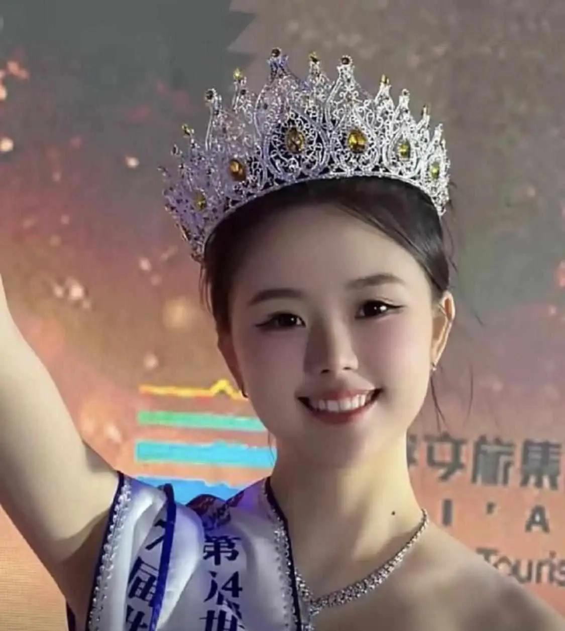谁能料到，一名就读土木工程专业的 19 岁女大学生，陪朋友去选美，结果一路杀成了