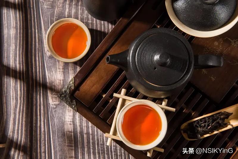 给时间时间，让过去过去，让开始开始。一杯茶，一本书，就是一个小确幸的下午。