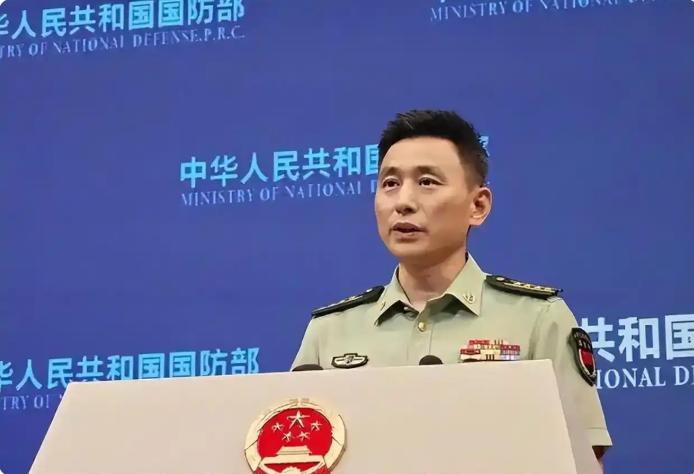 沈腾“事儿大了”！8 月 27 日国防部记者会，张晓刚大校当着中外记者谈及沈腾《