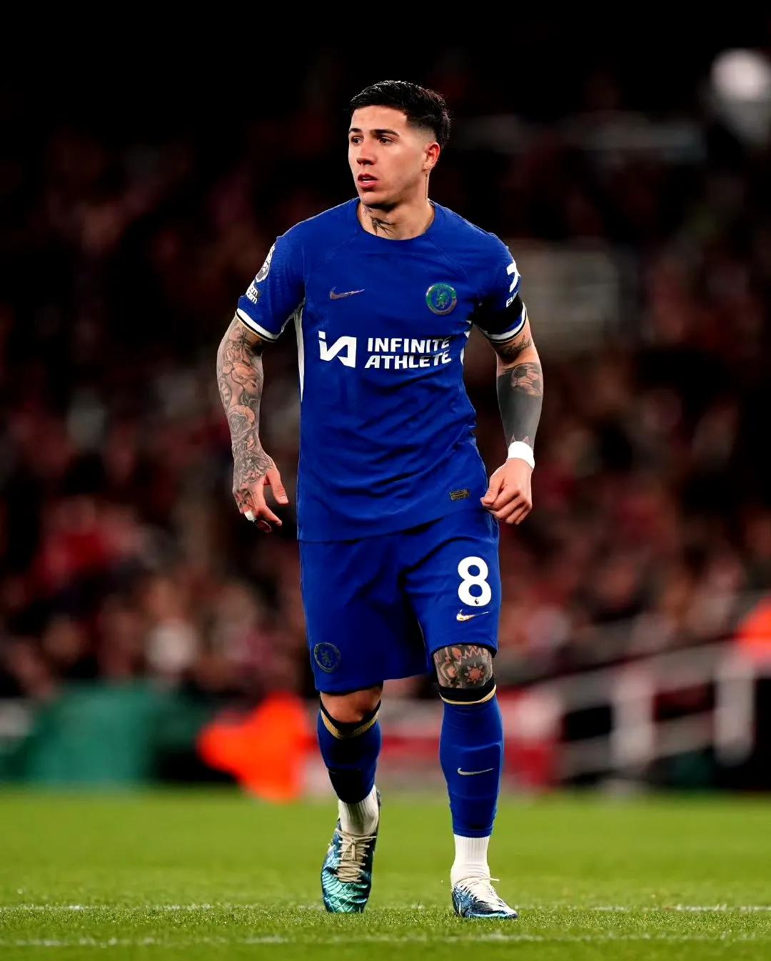 恩佐深陷直播间种族歧视丑闻！阿根廷夺得美洲杯冠军后，得意忘形的阿根廷球员们在车上