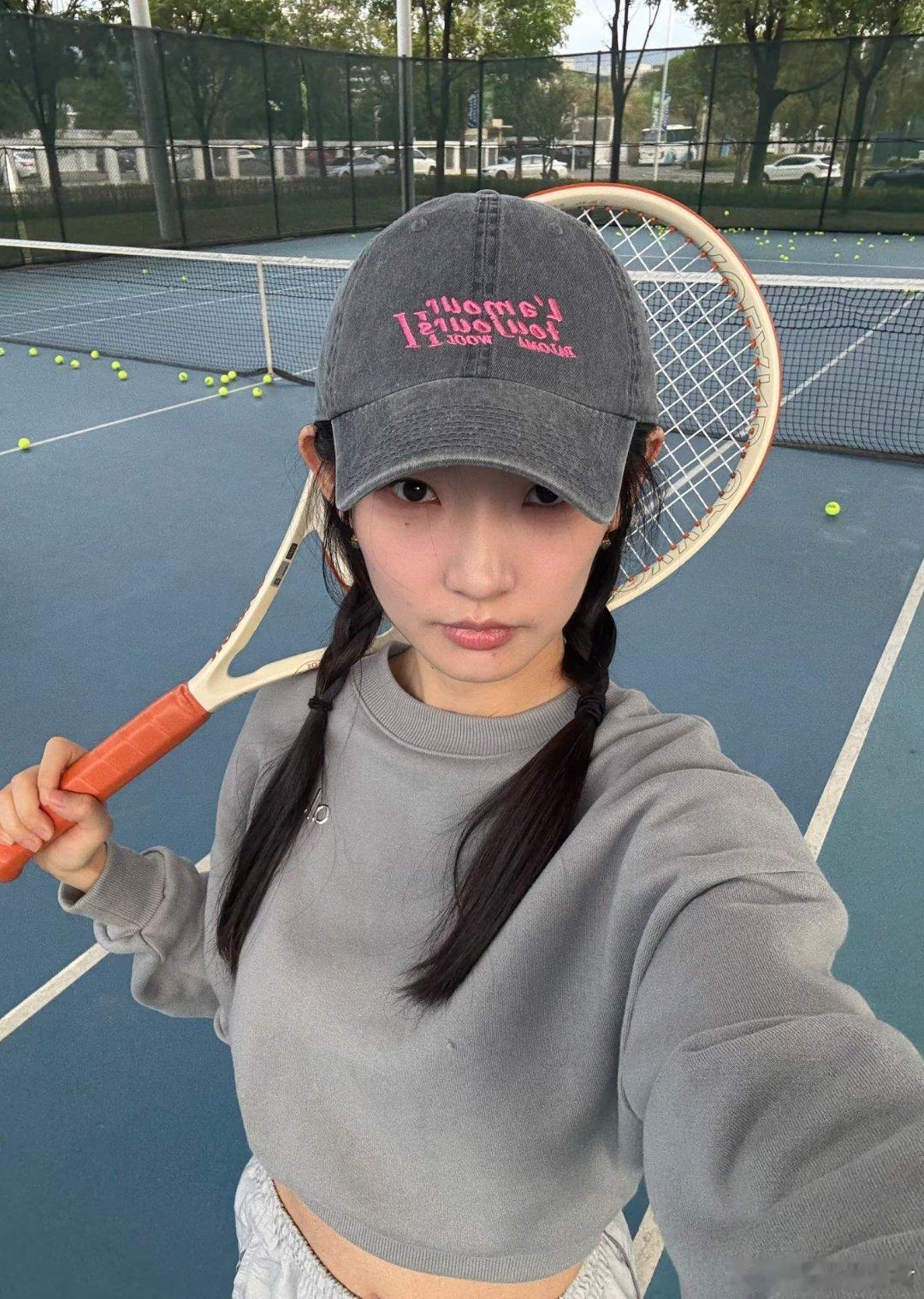 明星丨日常周依然打网球的图片～ 