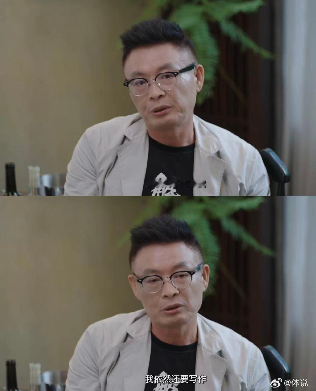 AI无法生成的是生命的酸甜苦辣 早上边喝咖啡边看节目，嘉宾聊起当年的苦笑着流泪，