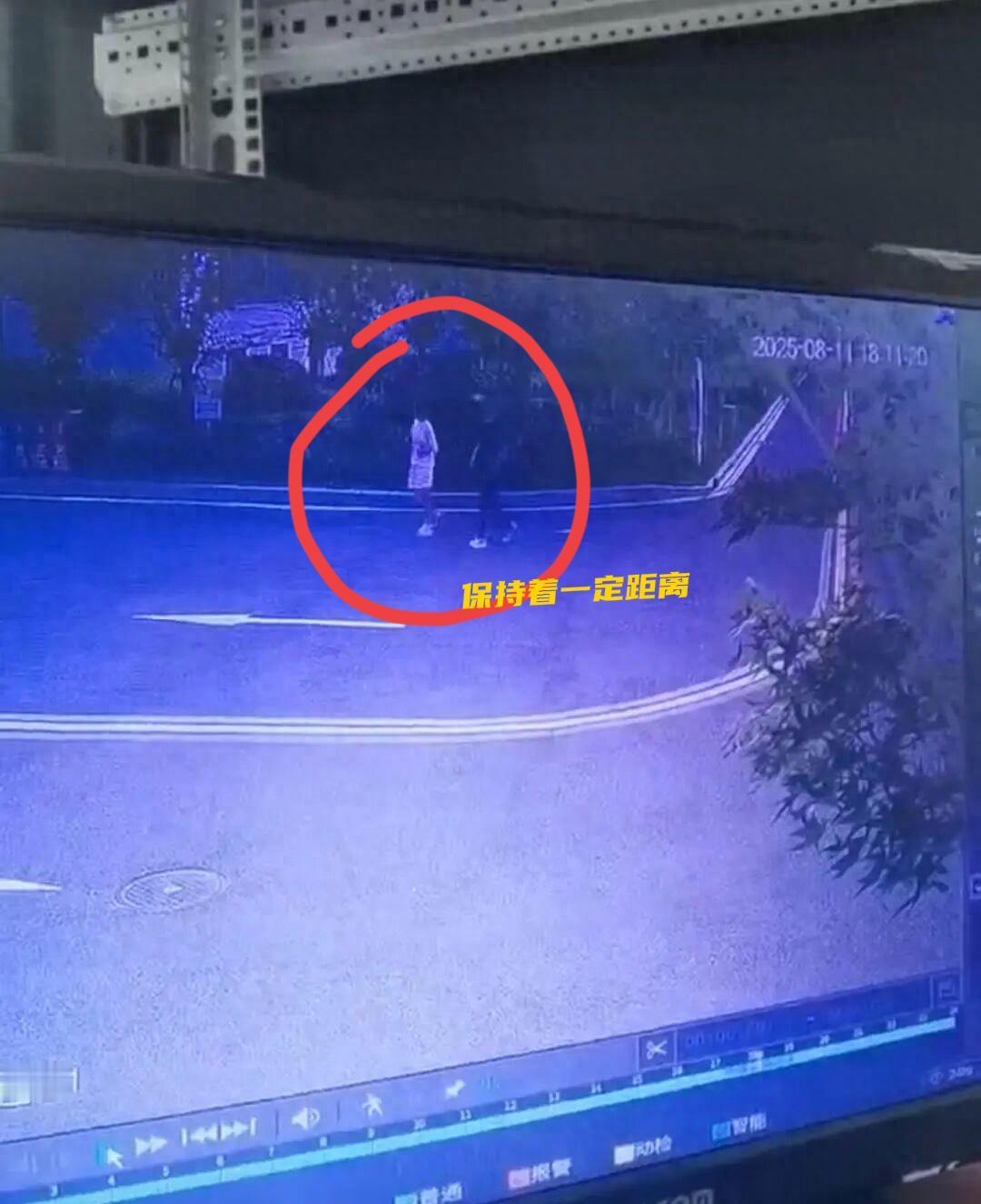 监控被偷看，丈夫怒了，她却被法院驳回？

浙江瑞安这事儿就很离谱。魏女士只是去酒