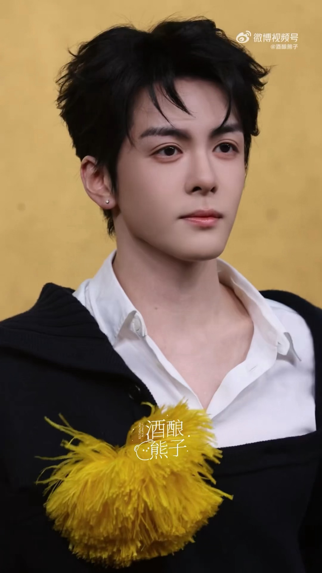 曾舜晞名利场贵公子曾舜晞好像家族里受宠的小少爷VOGUE后台养眼名场面来了，曾舜