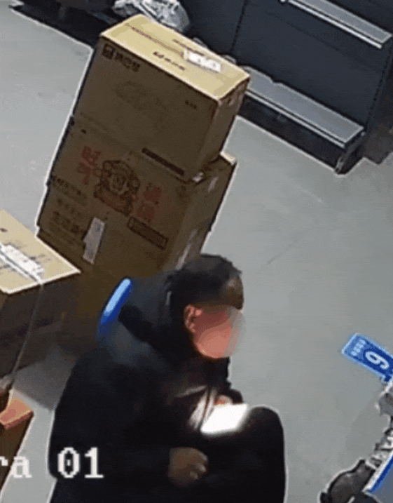 男子醉酒后取快递误坐塑料筐 屁股被卡3个多小时
3月12日消息，南昌消防发文称，