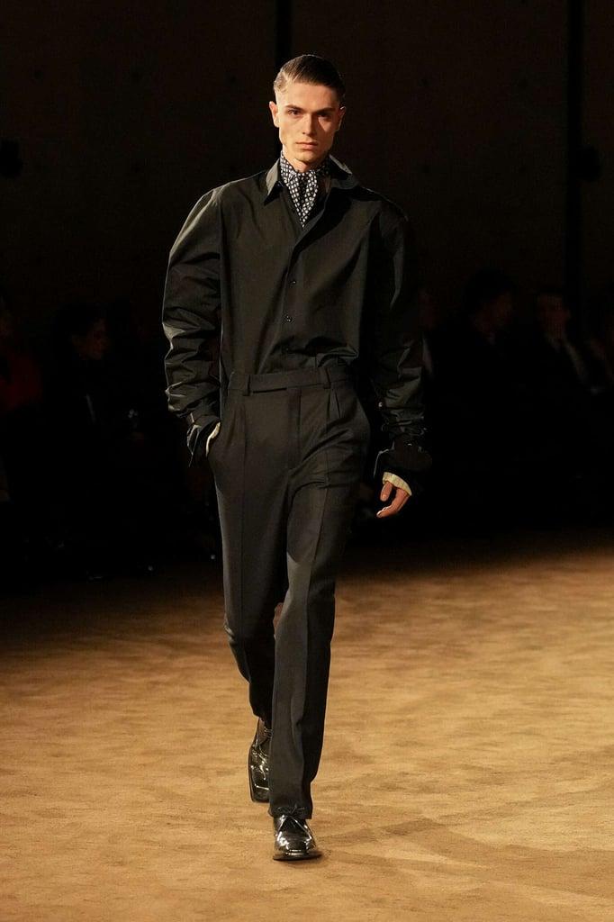 Saint Laurent 2026秋冬男装系列的廓形处理真是妙到毫巅。Vacc