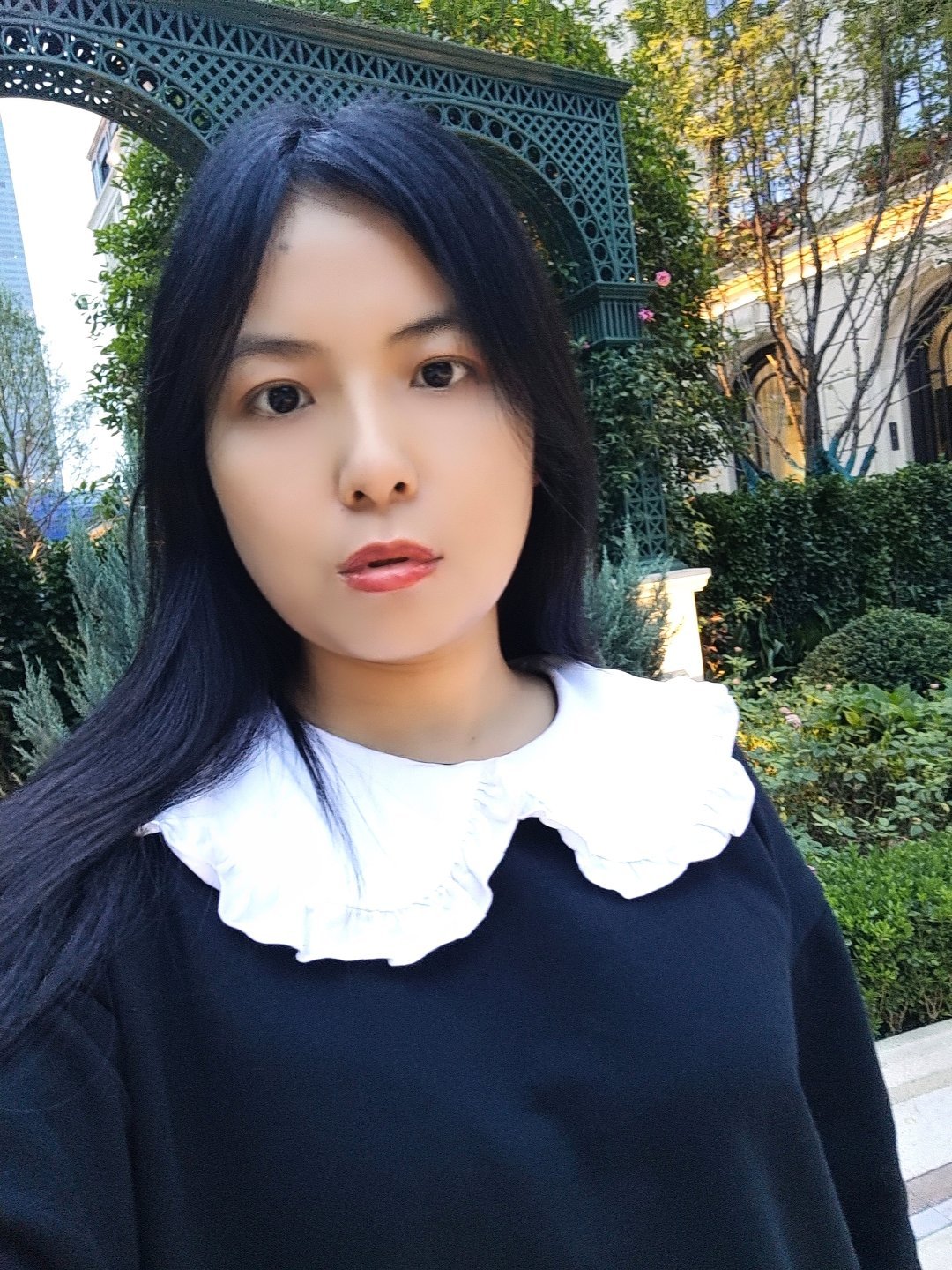 你这张鹅蛋脸完全是开了颜值外挂啊！相当于直接跳过了90%女生每天早上在镜子前跟修