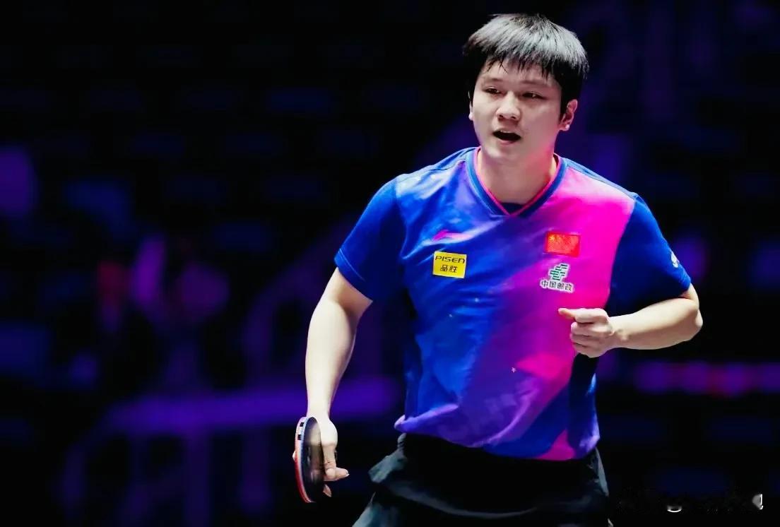 樊振东3-1淘汰队友向鹏，晋级WTT重庆冠军赛男单八强，四局比分11-6、11-