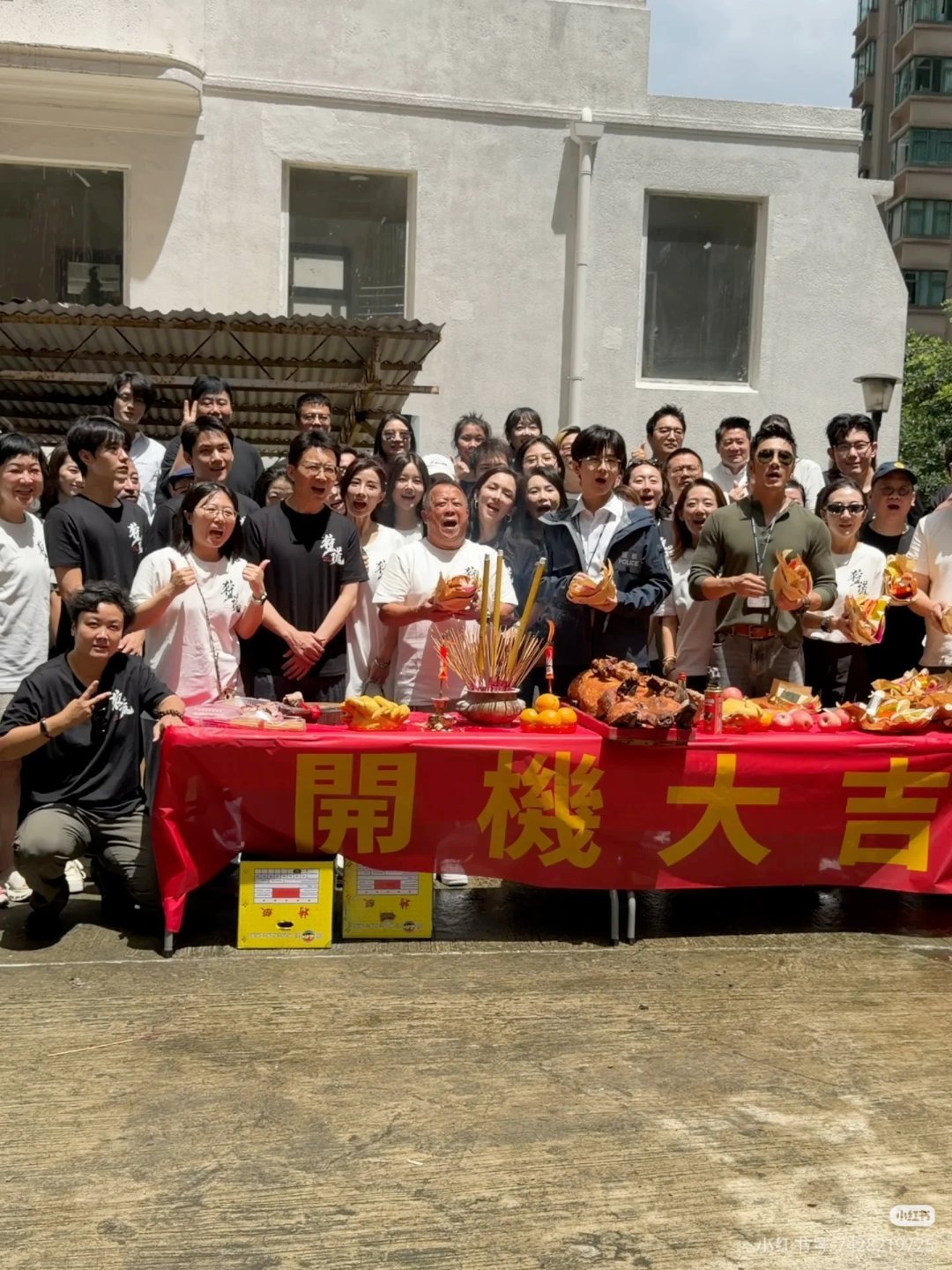 成毅狩谎开机路透成毅新剧《狩谎》今日开机啦！好乖的感觉！