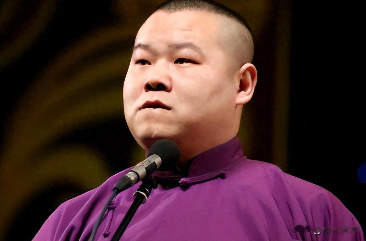 岳云鹏不上春晚了，观众不骂了，反而松了口气。
1月10日大连演出，他当着几百号人