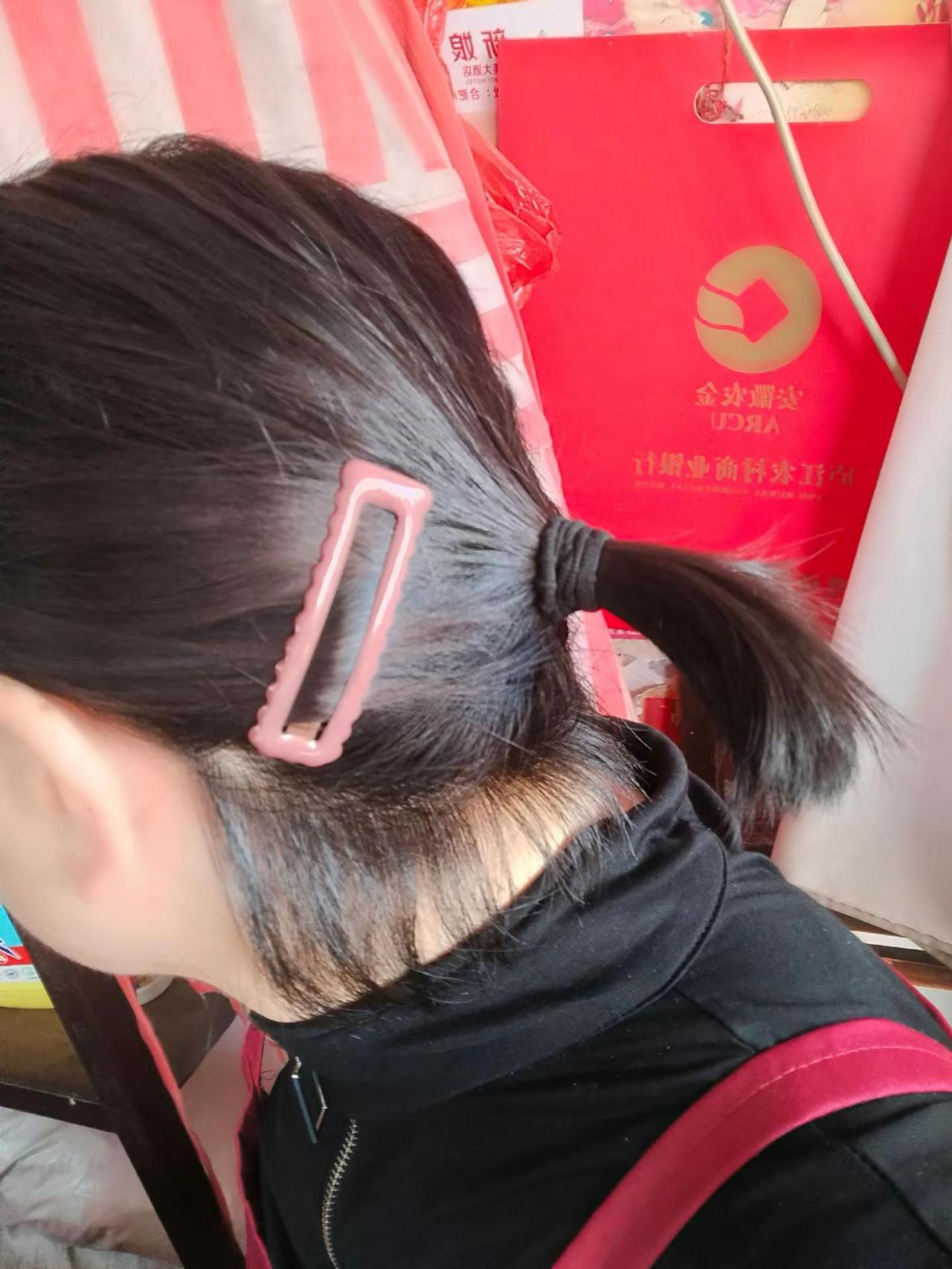 头发已经可以扎起来啦😂