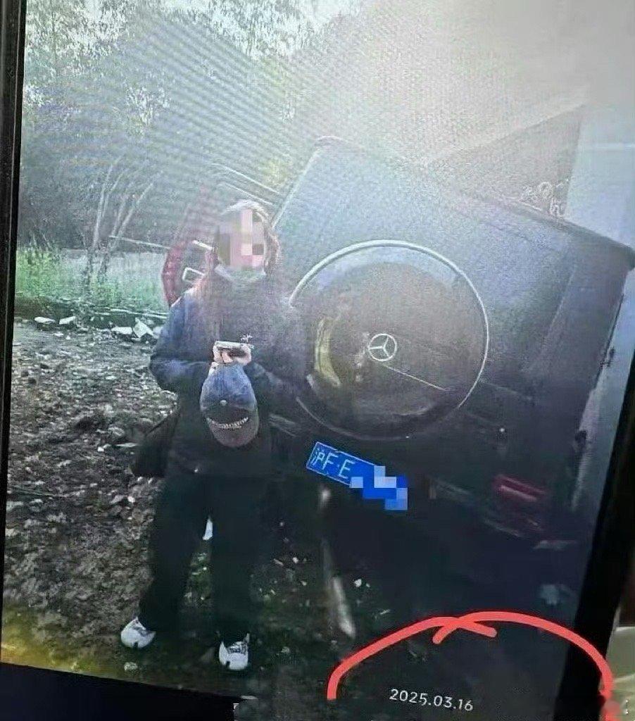 曝金晨交通事故监控截图这截图上应该不是金晨，发型不对，这是打算让金晨来公关自己吗