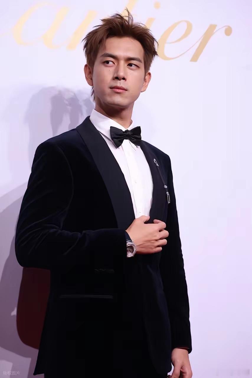 李现被聘为世界杯开球嘉宾演员李现做梦没想到，他居然比国足先参加世界杯了！ 