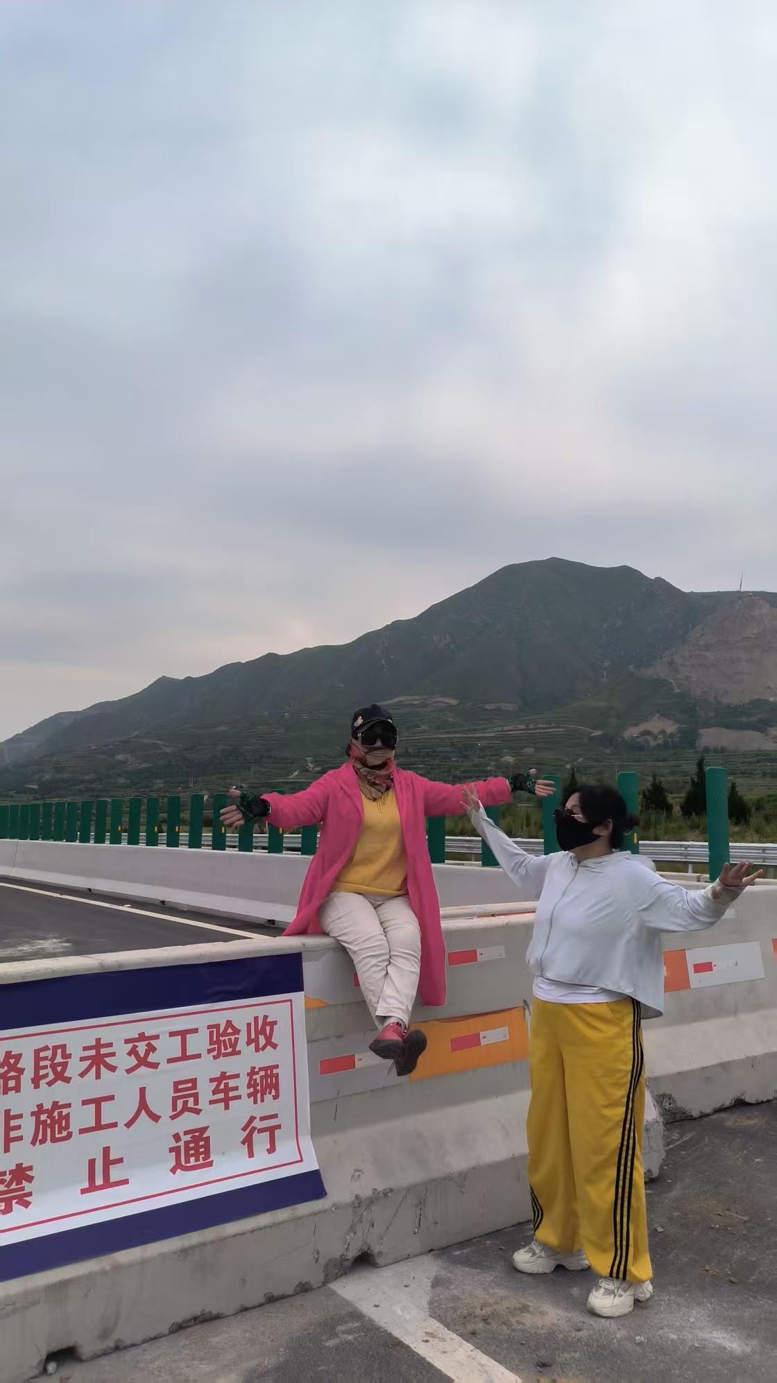 28大杠自行车，我是D本，但我依旧上高速了。

至于原因嘛，那是因为高速还没投入