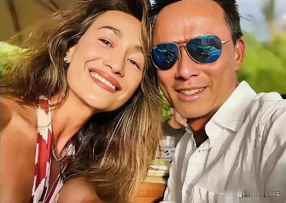 46岁的吴彦祖前女友MaggieQ宣布结婚，这次她选择了圈外富豪，而非娱乐圈内的
